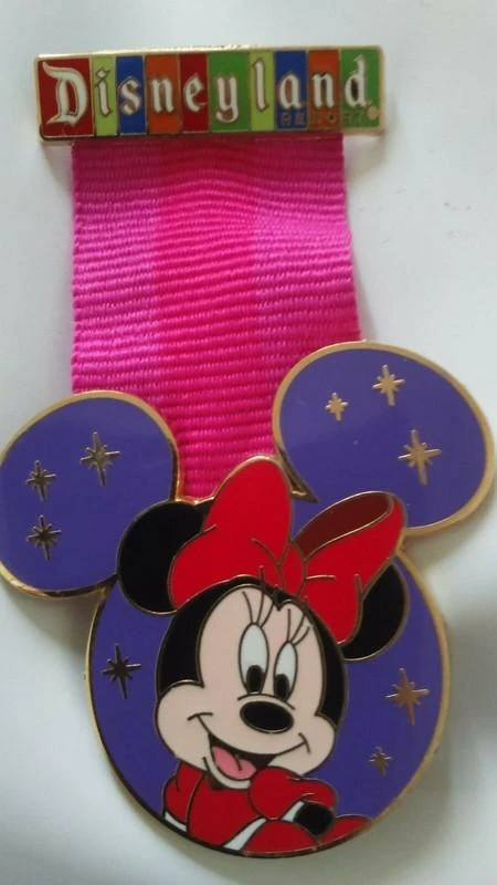 Pins disney disneyland USA Médaille Minnie